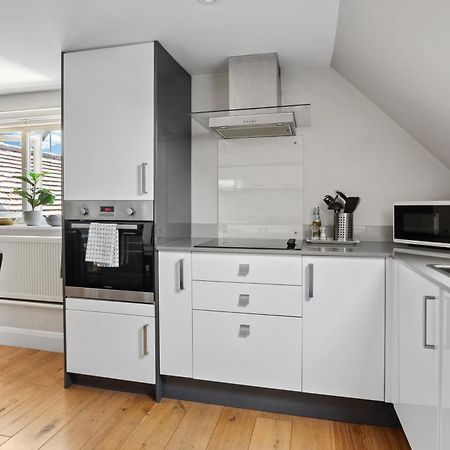 Cosy & Central Brockenhurst Flat, 2Br Екстериор снимка